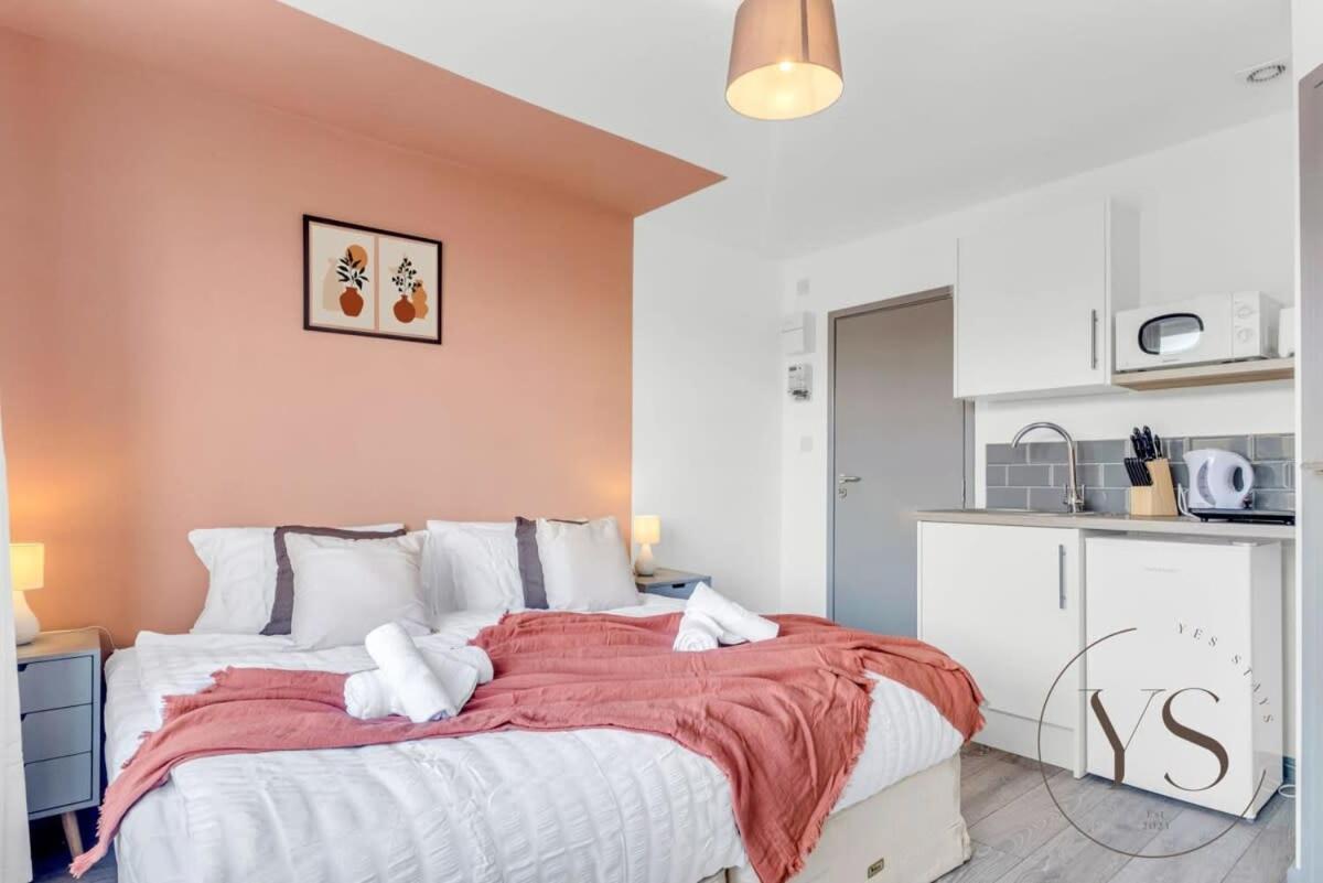 Sienna Longton Studio 2D - Wi-Fi, Alton Towers, Netflix Stoke-on-Trent Buitenkant foto