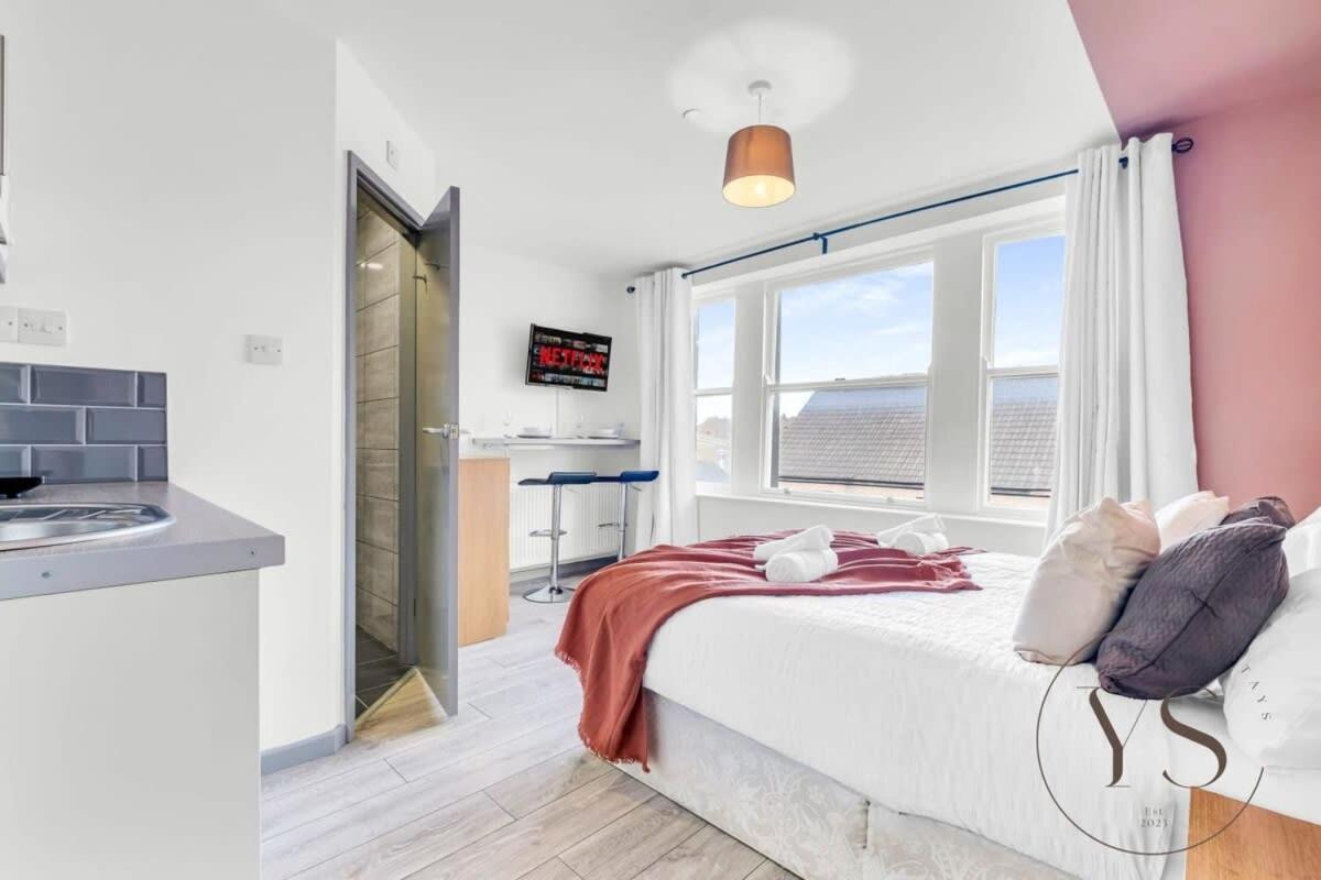 Sienna Longton Studio 2D - Wi-Fi, Alton Towers, Netflix Stoke-on-Trent Buitenkant foto