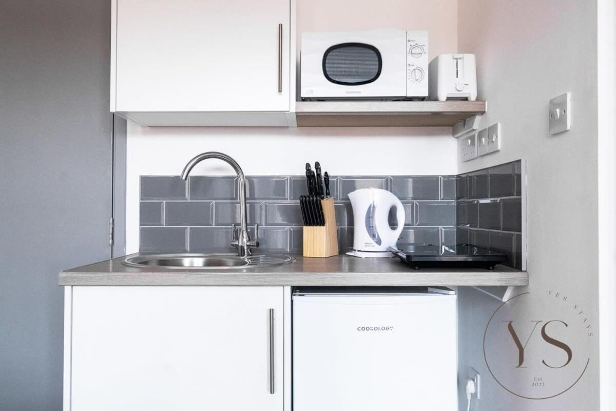 Sienna Longton Studio 2D - Wi-Fi, Alton Towers, Netflix Stoke-on-Trent Buitenkant foto