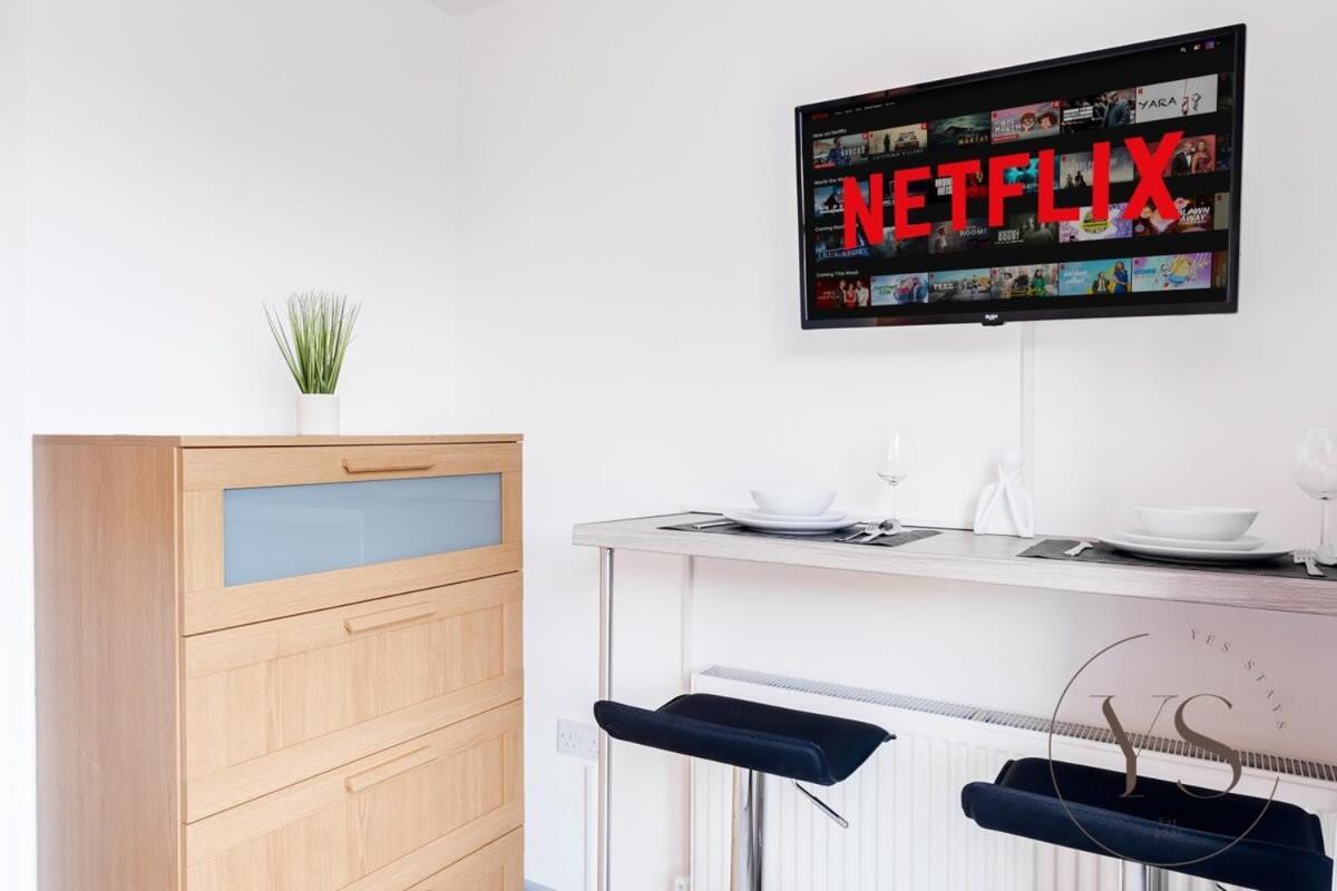 Sienna Longton Studio 2D - Wi-Fi, Alton Towers, Netflix Stoke-on-Trent Buitenkant foto