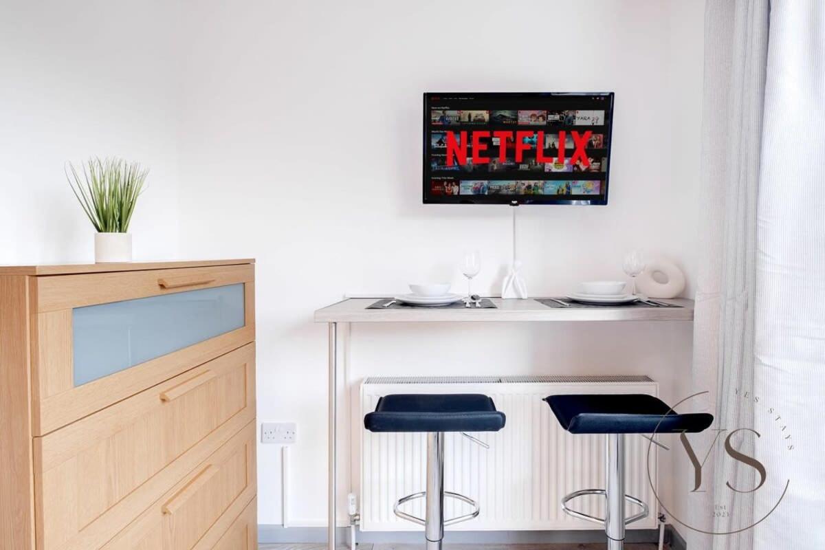 Sienna Longton Studio 2D - Wi-Fi, Alton Towers, Netflix Stoke-on-Trent Buitenkant foto