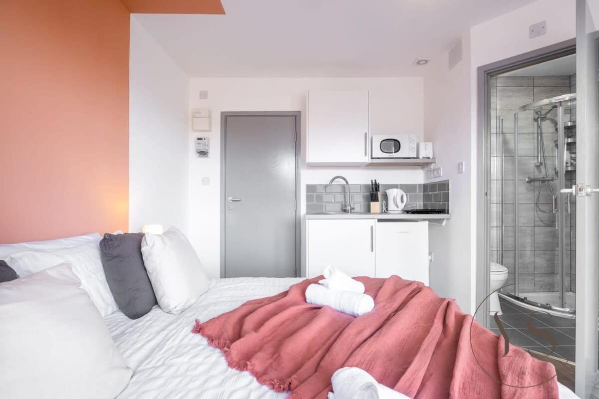 Sienna Longton Studio 2D - Wi-Fi, Alton Towers, Netflix Stoke-on-Trent Buitenkant foto