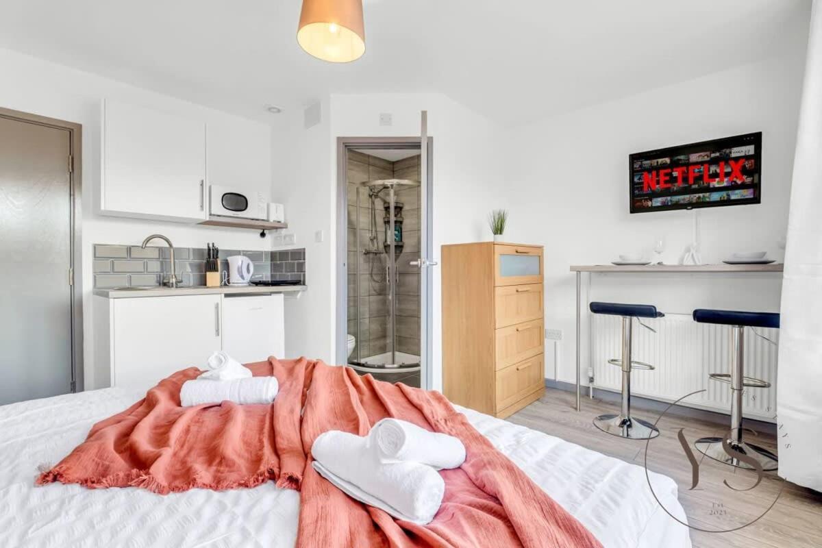 Sienna Longton Studio 2D - Wi-Fi, Alton Towers, Netflix Stoke-on-Trent Buitenkant foto