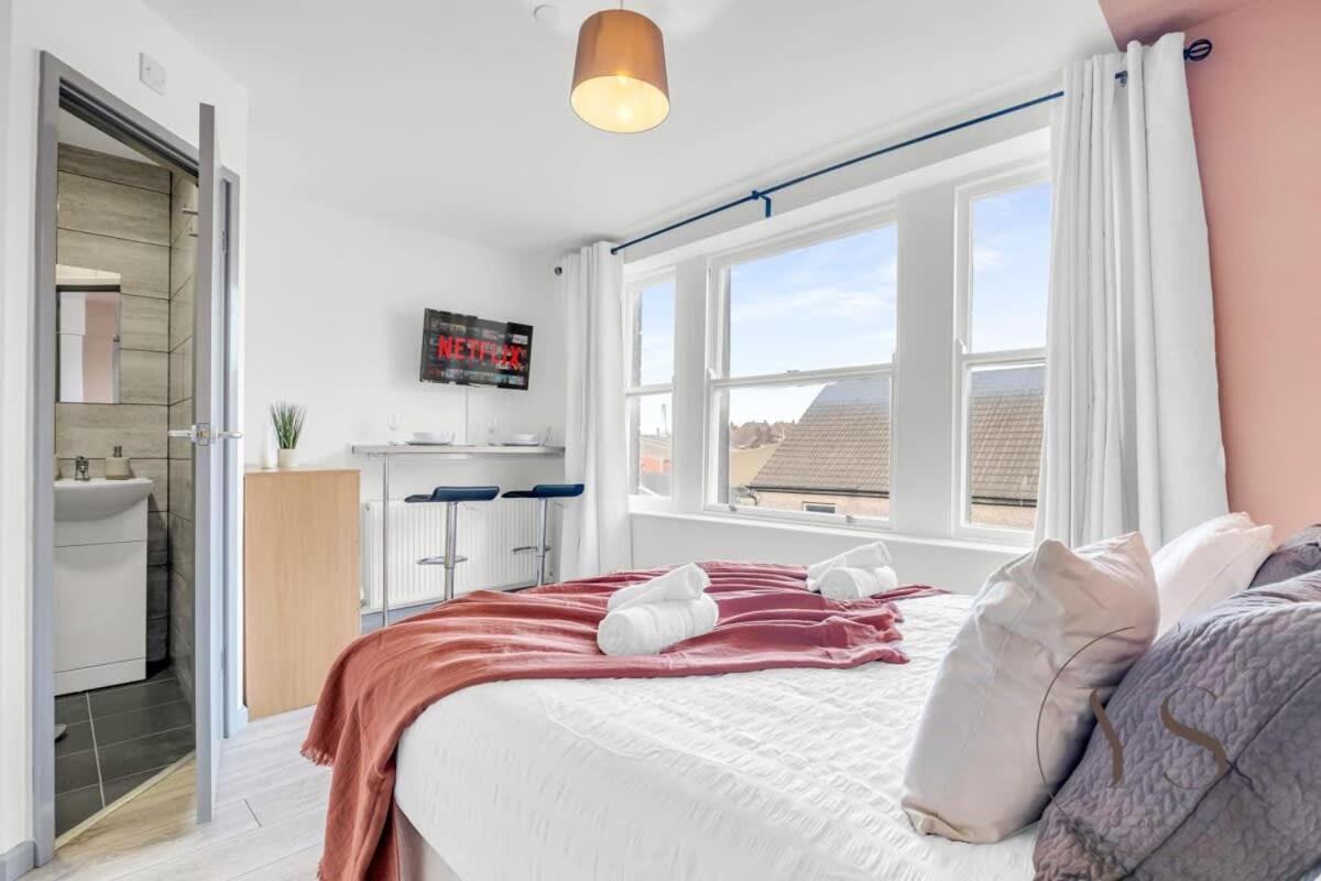 Sienna Longton Studio 2D - Wi-Fi, Alton Towers, Netflix Stoke-on-Trent Buitenkant foto